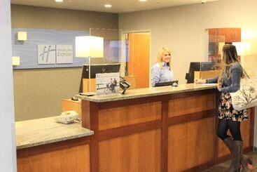 هتل Holiday Inn Express & Suites Cheney, An Ihg
