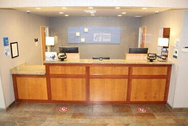 هتل Holiday Inn Express & Suites Cheney, An Ihg