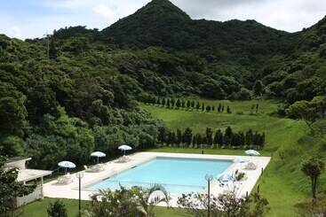 هتل Motobu Green Park And Golf Course