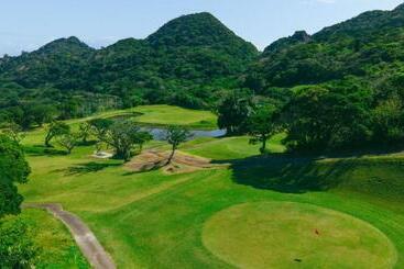 هتل Motobu Green Park And Golf Course