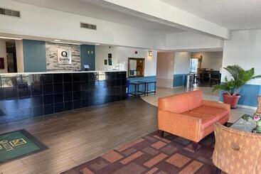 هتل Quality Inn &  Suites