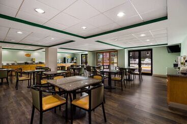 هتل Quality Inn & Suites