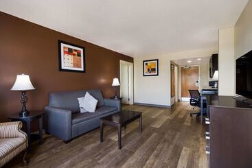 هتل Quality Inn & Suites