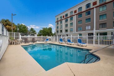 هتل Quality Inn & Suites