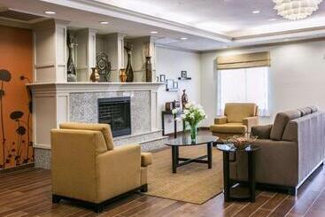 هتل Restwell Inn & Suites I45 North