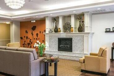 هتل Restwell Inn & Suites I45 North