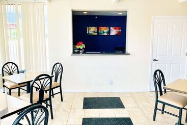 هتل Rodeway Inn & Suites Sheridan