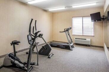 هتل Rodeway Inn & Suites