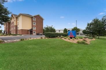 Отель Studio 6 Lenexa  Overland Park