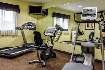 هتل Suburban Studios Cedar Falls
