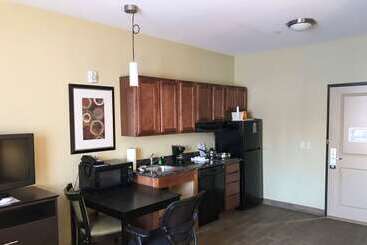 هتل Suburban Studios Cedar Falls