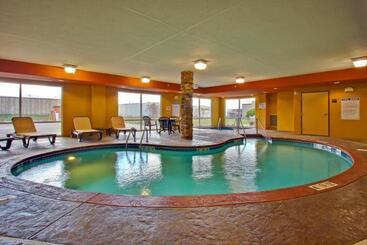 هتل Suburban Studios Cedar Falls