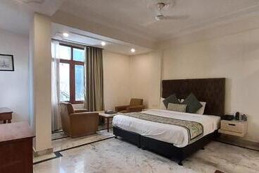 هتل Tulip Inn Green Castle Mall Road