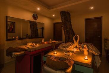 هتل Tulip Inn Green Castle Mall Road