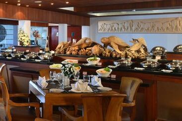 هتل Gokulam Grand Turtle On The Beach