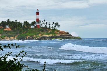 هتل Gokulam Grand Turtle On The Beach