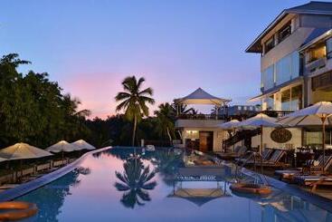 هتل Gokulam Grand Turtle On The Beach