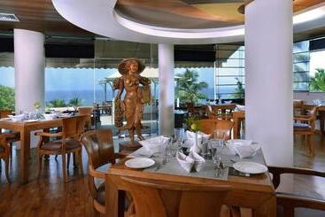 هتل Gokulam Grand Turtle On The Beach