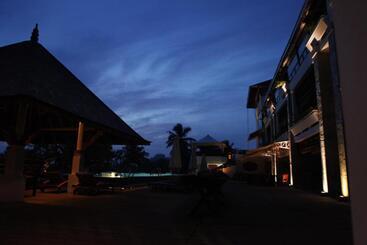 هتل Gokulam Grand Turtle On The Beach