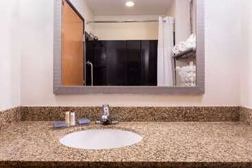 هتل Wingate By Wyndham Athens Ga