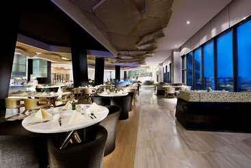 هتل Wyndham Grand Qingdao