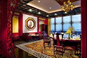 هتل Wyndham Grand Qingdao