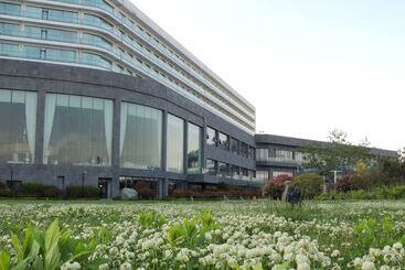 هتل Wyndham Grand Qingdao
