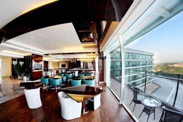 هتل Wyndham Grand Qingdao