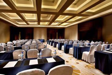هتل Wyndham Grand Qingdao