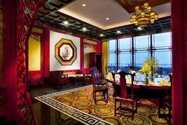 هتل Wyndham Grand Qingdao