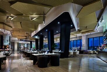 هتل Wyndham Grand Qingdao