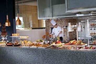 هتل Wyndham Grand Qingdao