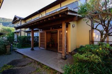 Yufuin Onsen Wafu Ryokan Tsuenosho