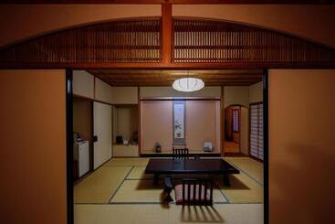 Yufuin Onsen Wafu Ryokan Tsuenosho