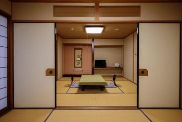 Yufuin Onsen Wafu Ryokan Tsuenosho