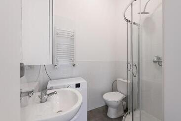 هاستل Queen Apartments