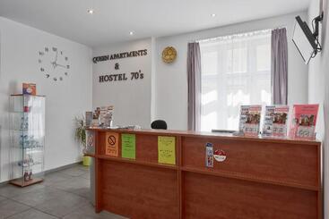 هاستل Queen Apartments