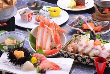 Hoho A Hotel Overlooking The Echigo Plain And The Yahiko Mountain Range Formerly Hotel Oohashi Yakat