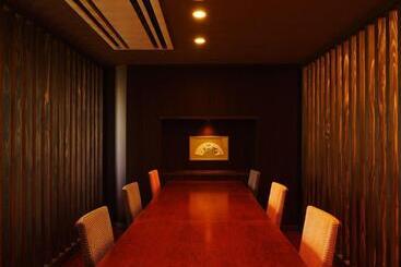 Hoho A Hotel Overlooking The Echigo Plain And The Yahiko Mountain Range Formerly Hotel Oohashi Yakat