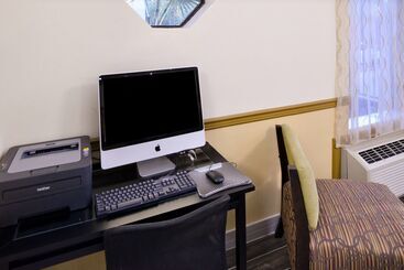 هتل Red Roof Inn & Suites Clinton, Ms