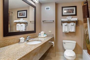 هتل Best Western Chesapeake Bay North Inn