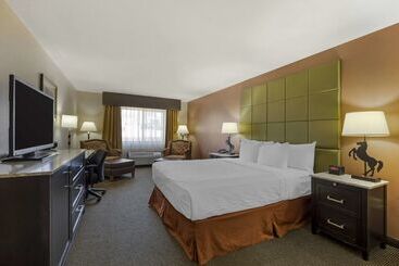 هتل Best Western Plus Country Inn & Suites
