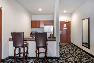 هتل Best Western Plus Mckinney Inn And Suites