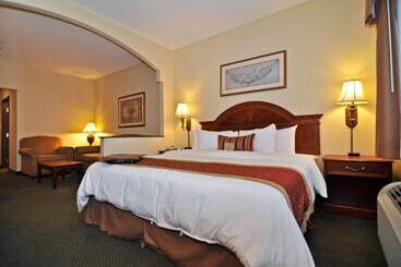 هتل Best Western Plus Victoria Inn & Suites