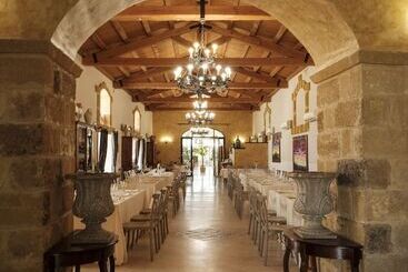 هتل Case Di Latomie Agriturismo   Turismo Rurale