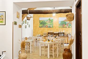 هتل Case Di Latomie Agriturismo   Turismo Rurale