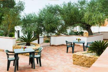 هتل Case Di Latomie Agriturismo   Turismo Rurale
