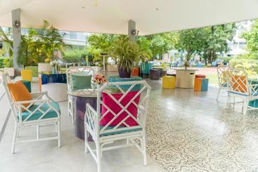 هتل Cera Resort @ Cha Am