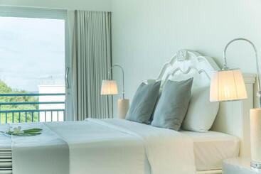 هتل Cera Resort @ Cha Am