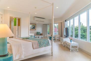 هتل Cera Resort @ Cha Am